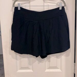 Ann Taylor, Skort, size 6 in black ￼